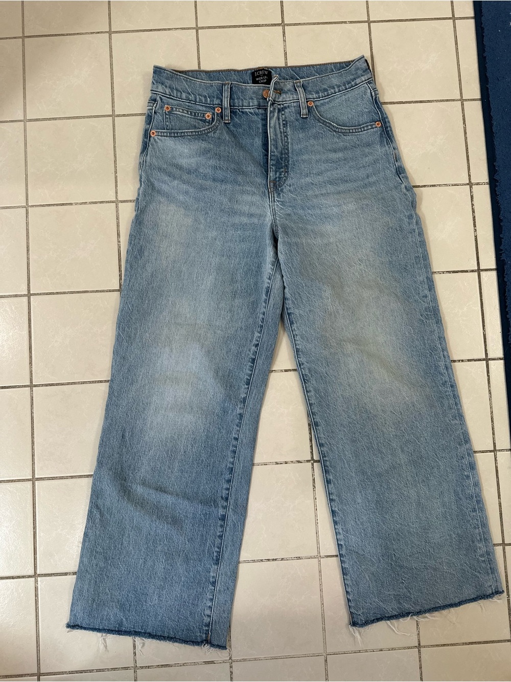 Wide-Leg Crop Light Wash Straight-Leg Jeans